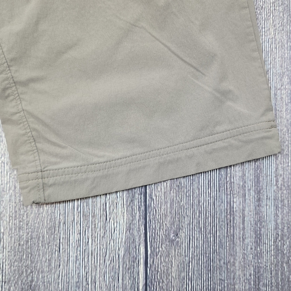 Mountain Hardware Tan Zip-Off Leg Cargo Shorts - Picture 6 of 12